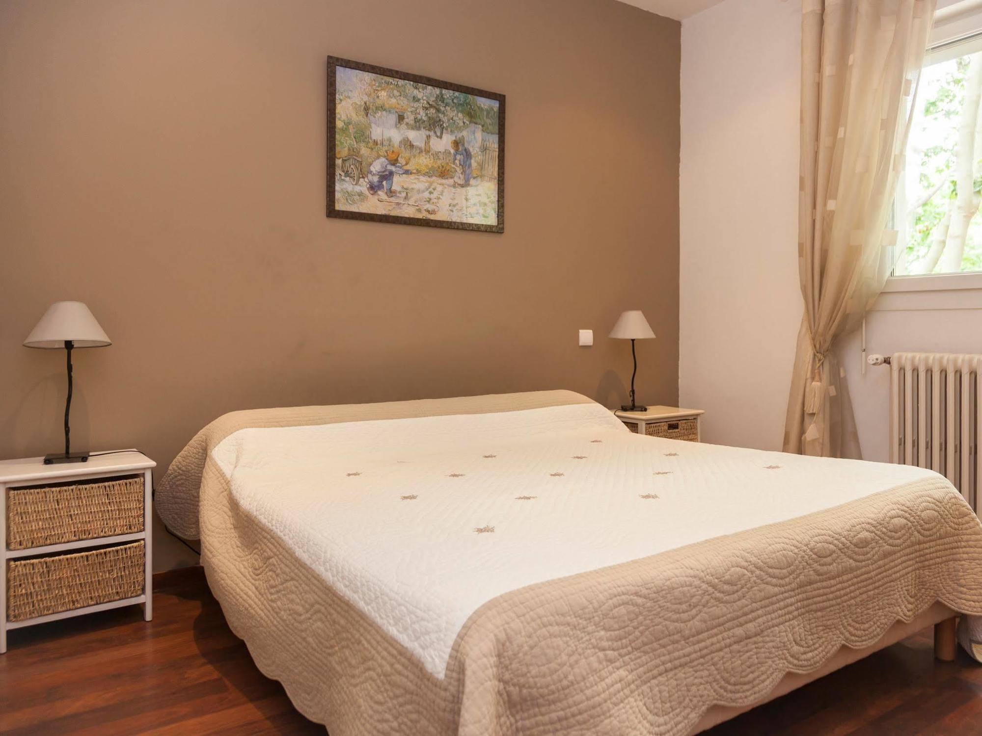 La Touloubre Hotel La Barben Eksteriør billede