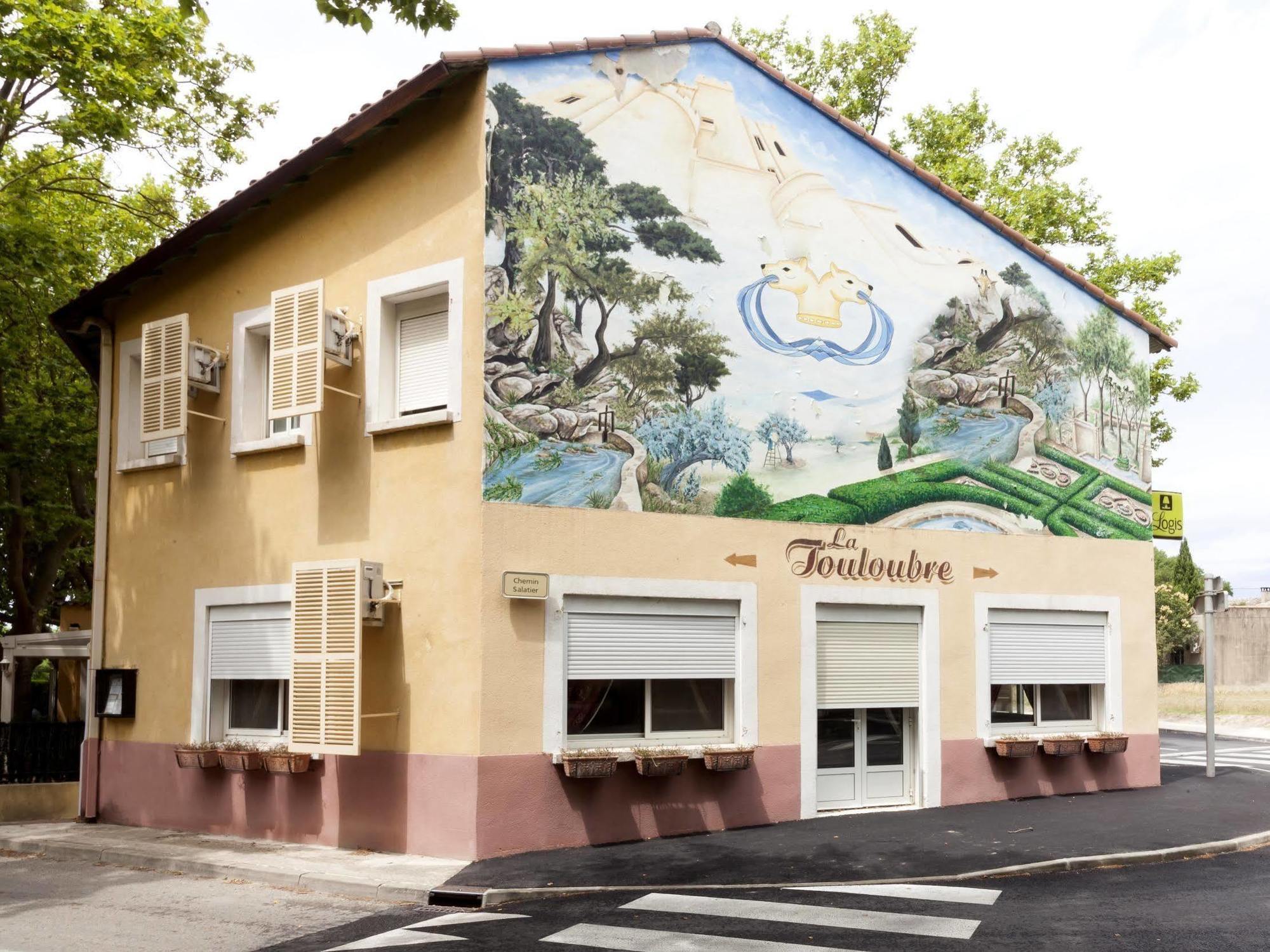 La Touloubre Hotel La Barben Eksteriør billede