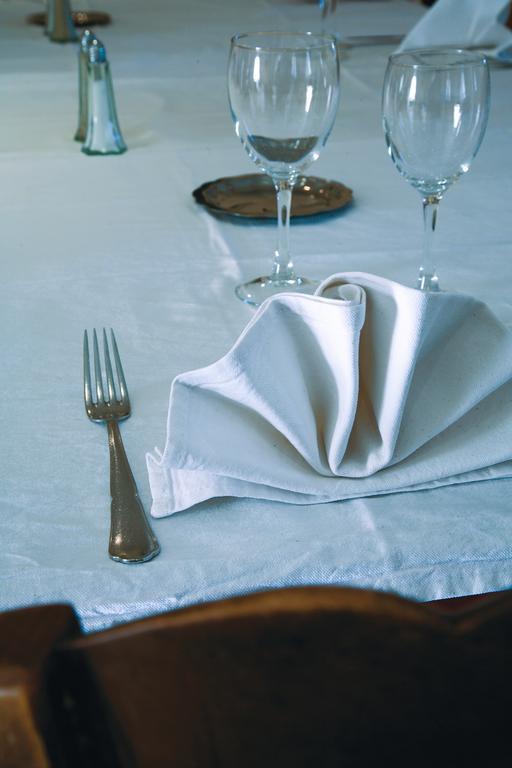 La Touloubre Hotel La Barben Eksteriør billede